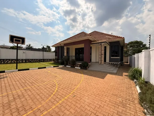 🏡🌿 Charming 3-Bedroom Family Home for Sale in Kitukutwe | 💰 UGX 450 Million